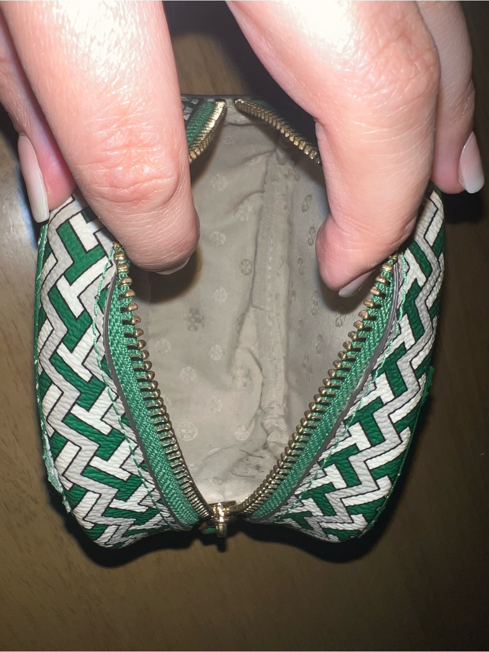 Tory Burch Green & White Woven-Pattern Cosmetic Pouch with Gold Logo - Picture 5 of 8